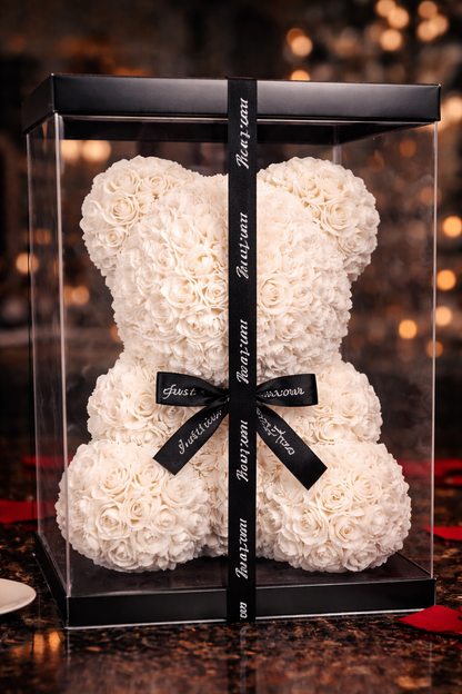 Луксозно бяло мече от вечни рози (40 см)