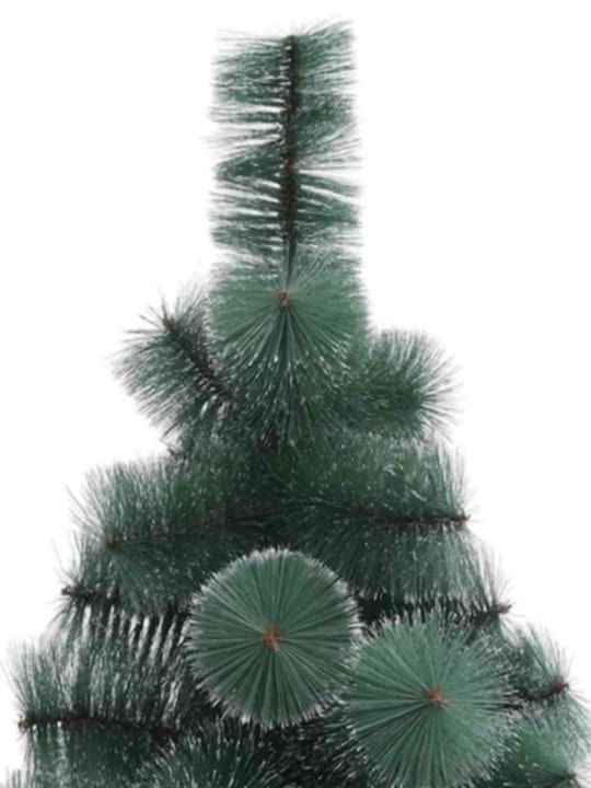 Зелена елха с бели крайчета